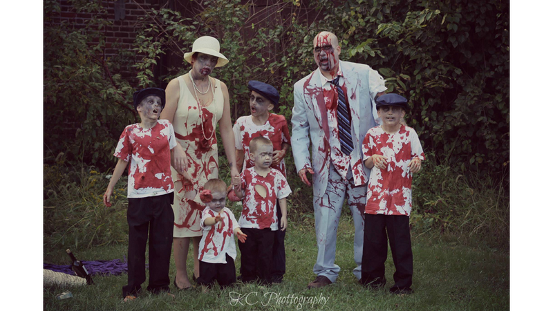 Illustration for article titled Adorable Child Zombies Star in Best Family Portrait Ever